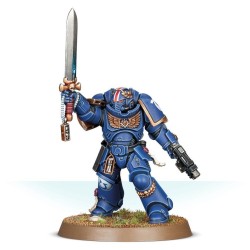 LIEUTENANT PRIMARIS AVEC ÉPÉE ÉNERGÉTIQUE